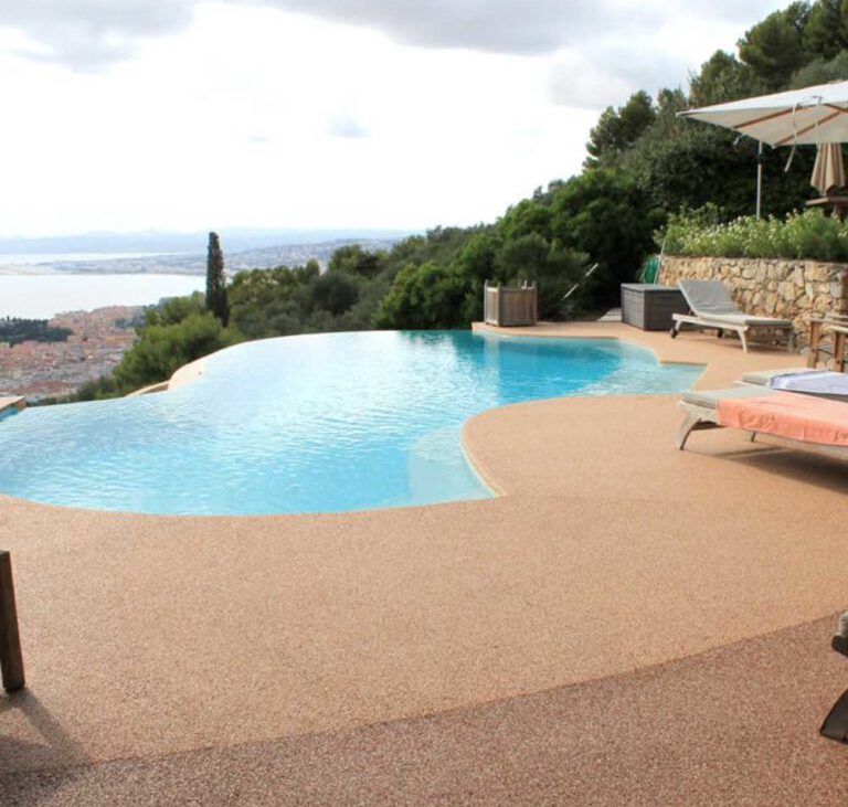 moquette de pierre plage de piscine suisse